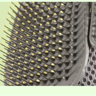 Comfortable pet grooming and massage tool