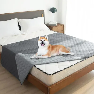 waterproof dog mat (1) Ideal for a variety of situations, this mat is perfect for pets to use while eating, sleeping on the bed, or enjoying the outdoors. It also provides a practical solution for car owners, protecting the backseat from messes.