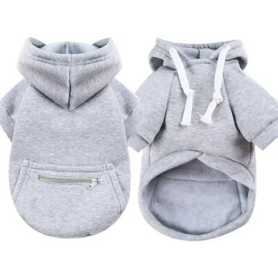 dog clothes hoodies (4) This sweatshirt is a must-have for pet owners who want to keep their pets warm and stylish in autumn and winter, with the added benefit of a convenient zip pocket for treats, toys, or dog food.