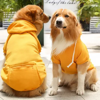 dog clothes for large dogs (3) The zip pocket is not only functional but adds a stylish detail to the sweatshirt, allowing pets to carry essential items during their outdoor adventures.