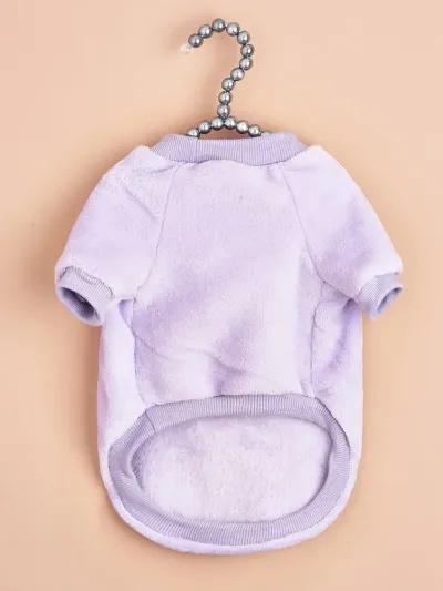 Winter-Ready Fleece Sweatshirt: Ideal for the colder months, this sweatshirt provides dependable warmth and protection against chilly temperatures while maintaining a breathable and comfortable fit.