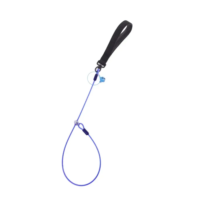 dog leash for pulling (2) Alloy Swivel Hook for Flexible Dog Movement: The alloy swivel hook ensures that the leash moves with your dog, preventing tangling and making walks more enjoyable.