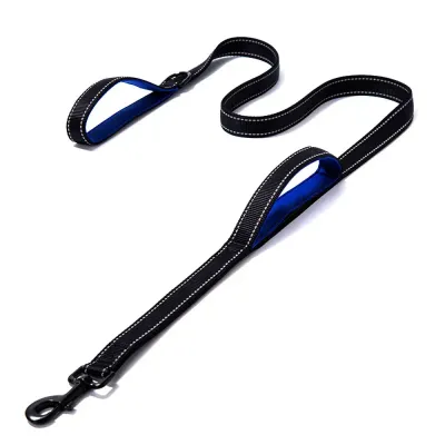 reflective dog leash (4) Weatherproof and Suitable for All Conditions: This leash is resistant to various weather conditions, making it suitable for daily use in rain, snow, or shine.