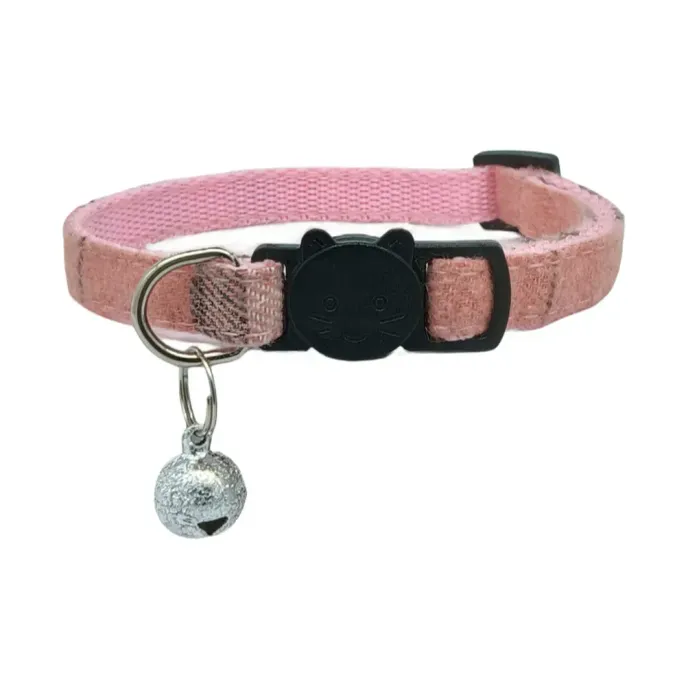 breakaway cat collar (1)_1 Durable and Long-Lasting: The collar’s high-quality nylon construction ensures it is durable enough to handle daily wear, making it a reliable option for all cats.
