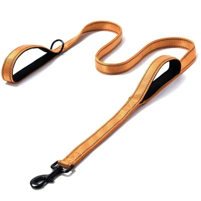 reflective dog leash (5) Perfect for Active and Large Pets: This leash is designed to handle the strength and activity levels of medium to large pets, ensuring reliable control during walks and outdoor activities.