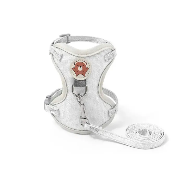 cat harness leash (2) Escape-Proof Design for Safety: The escape-proof harness ensures that pets stay securely in place during walks, preventing escapes and improving safety.