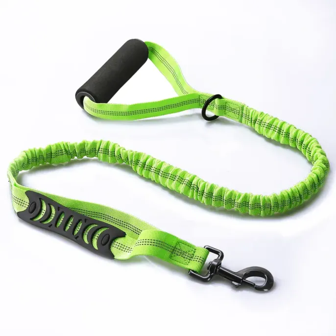 With a comfortable grip and easy-to-use design, this leash is ideal for businesses that provide pet products focusing on both safety and comfort.