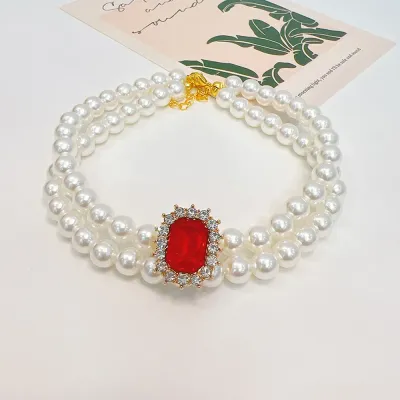 pet necklace (1)_1 The collar features a secure, adjustable design and is adorned with sparkling rhinestones, perfect for retailers offering high-end pet products.