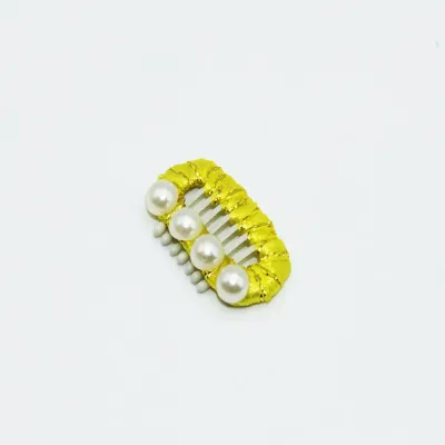 pet hairclips (3) These pet BB clips are designed for small dog breeds, providing a stylish and functional solution for managing loose hairs and preventing frizz. Ideal for small pets like Yorkies and Maltese, they offer a secure and comfortable hold.