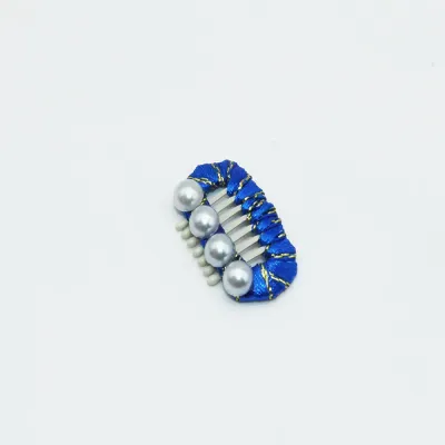 pet hairclips (4) Add a touch of elegance to any pet’s grooming routine with these stylish pet hair clips. Designed for small dogs and cats, they help create neat, frizz-free hairstyles while being gentle on delicate fur.