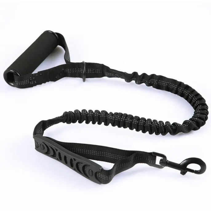Offering versatility in length adjustment and an ergonomic design, this leash caters to pet owners who need a reliable, comfortable, and functional solution for walking pets of all sizes.