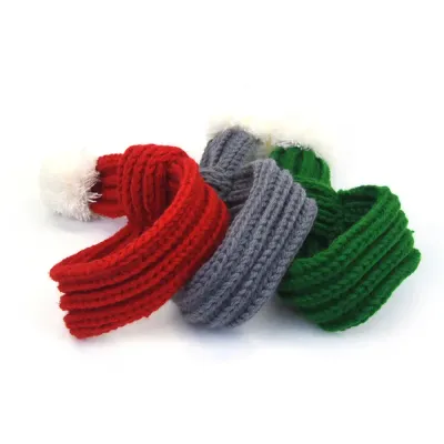 Scarf for Pet (1)_1 Crafted from durable knitted yarn, this scarf combines beauty and practicality, making it an ideal accessory for your pet this holiday season.