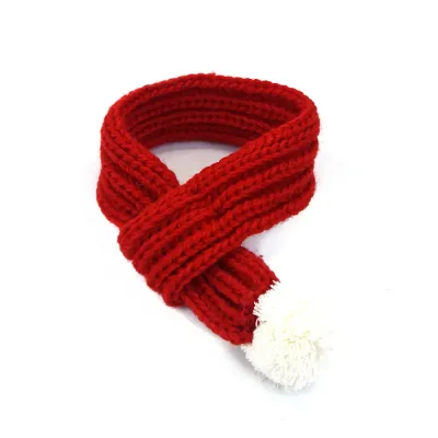 Scarf for Pet (2)_1 A cozy knitted Christmas scarf for pets with soft white pom-poms, designed for easy wear and comfort. Available in multiple colors, perfect for the holiday season.