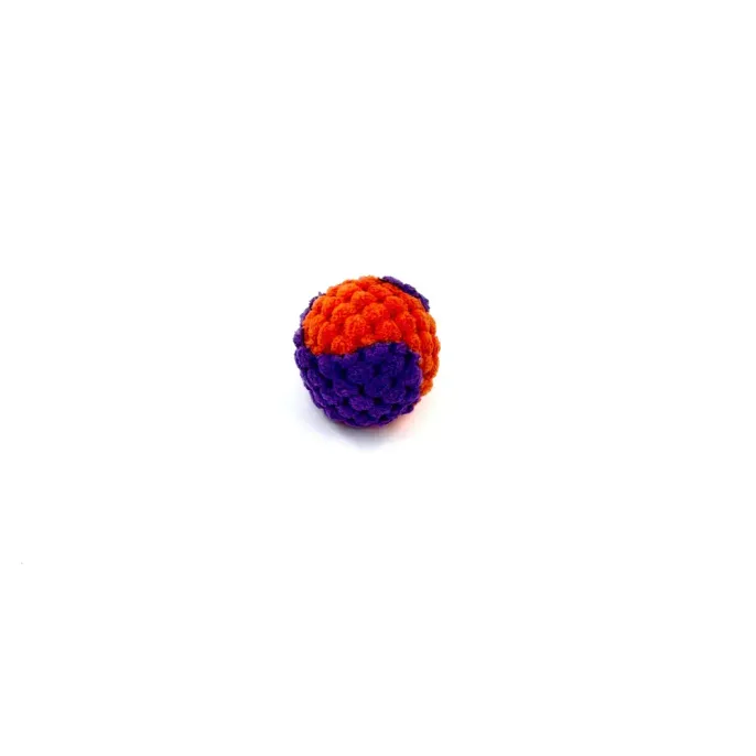 cat toy ball (1) Pet suppliers can stock this versatile toy, which provides interactive play and exercise for cats of all ages. Its lightweight design makes it easy for retailers to sell as a travel-friendly option for customers.