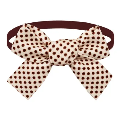 pet bow tie (7) Easy to Put On and Take Off: The bow tie features a quick-release buckle, making it easy for pet owners to put it on and take it off their pets. This convenient design is ideal for busy pet owners who want a simple and elegant accessory for their pets.