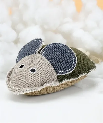 This teething toy is perfect for small to medium dogs, helping to relieve teething discomfort while offering a fun and engaging playtime experience. It’s a must-have for pet retailers catering to pets in their teething phase.