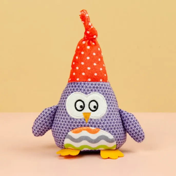 With easy-to-clean plush material, this toy is a practical and hygienic option for pet owners, ensuring that it remains fresh and ready for play, making it an ideal choice for pet retailers seeking low-maintenance toys.