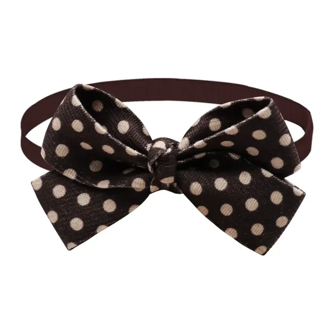 bow tie for dogs (1) Adjustable Fit: Designed with an adjustable strap, this bow tie ensures a secure and comfortable fit for both dogs and cats.