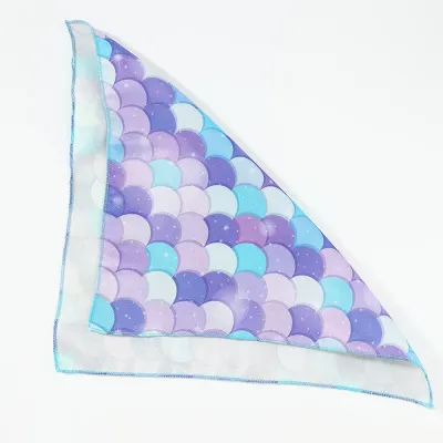 Triangle Scarf for Dogs (4) A must-have accessory for pets who love the beach, this bandana is a fashionable option for pet owners looking to add a splash of color to their pets' wardrobes.