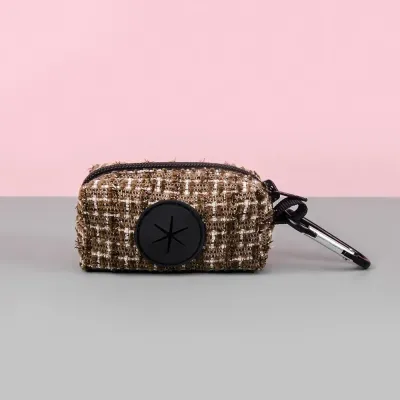 Pet Poop Bag Dispenser wholesale (7) Made from durable, weather-resistant materials, this dispenser ensures reliable use throughout the fall and winter, making it an essential item for pet owners looking for a long-lasting, stylish waste management accessory.