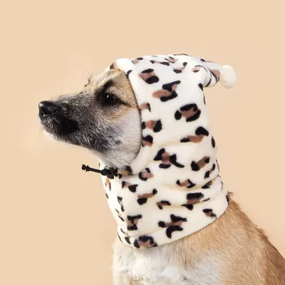 Ideal for Christmas events, photoshoots, or festive celebrations, this leopard print hat adds a fun and fashionable element to pet owners' holiday outfits for their pets.