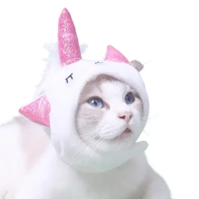 This Halloween unicorn headpiece for pets features a colorful horn and playful design, perfect for dressing up cats and dogs for Halloween.