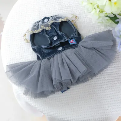 Perfect for special occasions, this wedding gown for pets is ideal for those looking to add a touch of elegance and charm to their pet’s wardrobe.