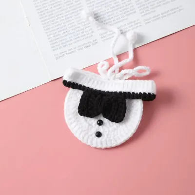 The adjustable tie straps ensure a customizable fit, making this bib suitable for adult cats and small dogs of various sizes.