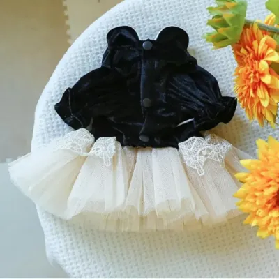 dog wedding clothes (2) Made with soft tulle and durable materials, this dress combines comfort with style. Its attention to detail and use of premium fabrics make it a long-lasting option for pet fashion, which is essential for retailers seeking high-quality products.