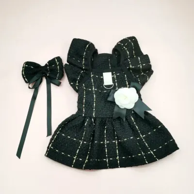 This 3-piece set with plaid design and 3D floral decor offers high demand for pet boutiques, with a combination of elegance, comfort, and versatility that customers love.
