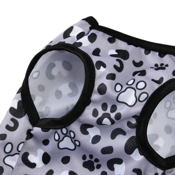 Lightweight, breathable fabric for comfortable wear during hot weather.