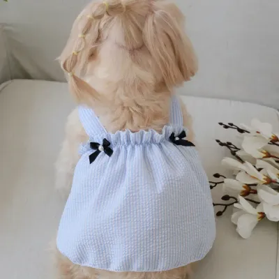 Featuring a classic striped print, this elegant dog dress adds a touch of style to any pet’s wardrobe. The timeless pattern makes it suitable for both casual outings and special occasions.