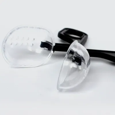 Ventilated tweezers to ensure reptile breathing during capture