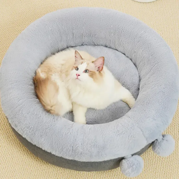 Cozy and stylish winter pet bed with plush fabric (4) Moisture-resistant base prevents dampness and odors