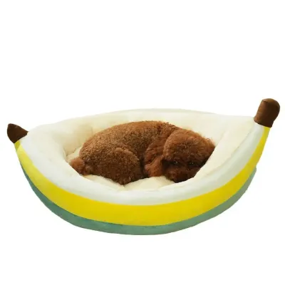 Machine-washable banana-shaped pet bed (5) Fun and playful banana design adds charm to any pet space