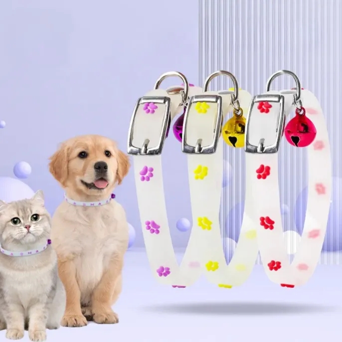 Adjustable Fashion Glowing Silicone Puppy Kitten Collar with Bell_5