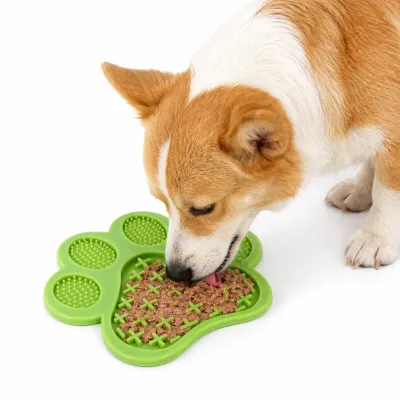 Dog Slow Feeder Silicone Lick Mat Anti-Choking Feeding Pad Petfairs dog using green silicone slow feeder lick mat with wet food anti gulping feeding pad