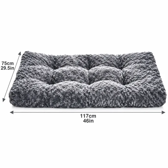 Extra Large Dog Bed 117 x 75 cm Size Guide Gray extra large plush dog bed measuring 117 cm by 75 cm, equivalent to approximately 46 by 29.5 inches.